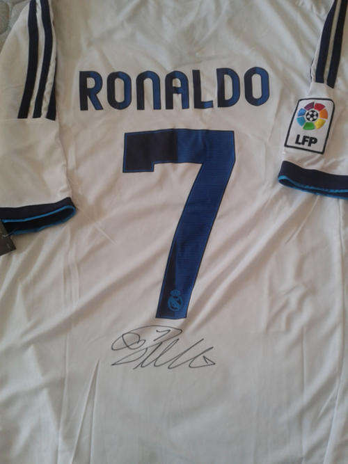 Real Madrid Cristiano Ronaldo Home signed Soccer Jersey +COA