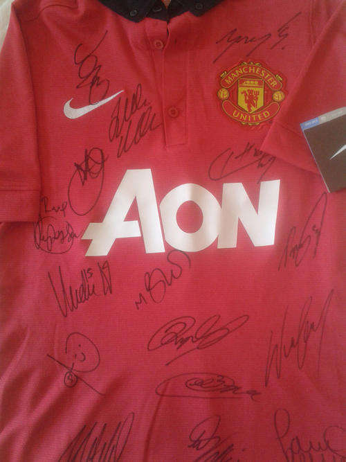 Manchester United Team Signed 13/14 Home Jersey + C.O.A.