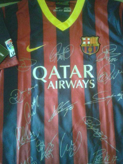 BARCELONA HOME 13/14 TEAM SIGNED JERSEY + COA