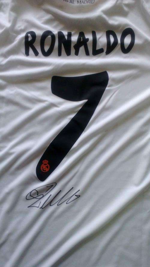 Real Madrid Cristiano Ronaldo Home signed Soccer Jersey +COA