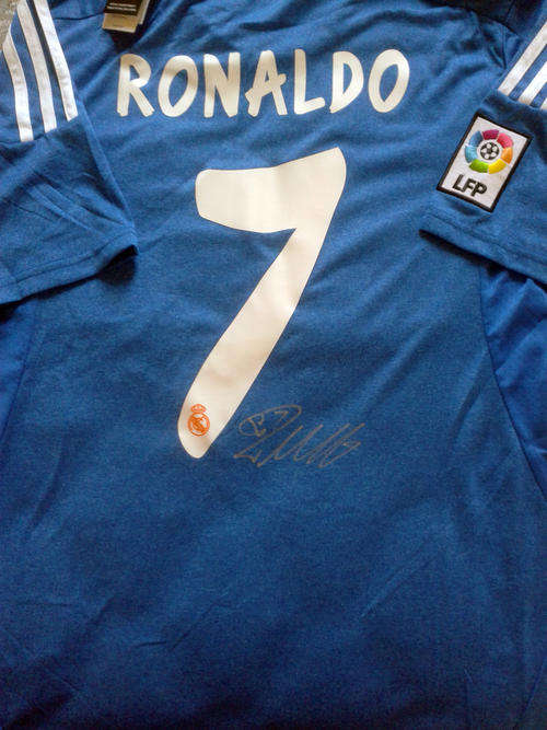 Real Madrid Cristiano Ronaldo signed Soccer Jersey +COA