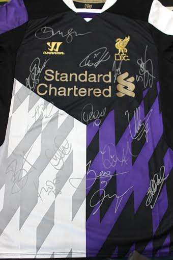 **CLEARANCE**Liverpool Team Signed Jersey + C.O.A.