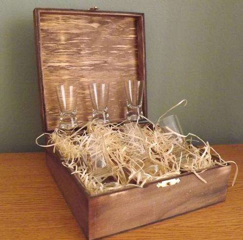 GREAT GIFT IDEA! Liqueur/shot glass set in wooden box.