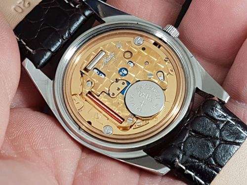 MIDO OCEAN STAR DAY TO DAY, SWISS MADE QUARTZ, SWISS DESIGN ETA 955132 (NEW OLD STOCK )