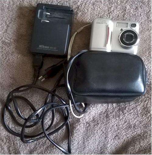 Nikon Coolpix 775 Camera with Bag, Battery, Charger & 128MB Card