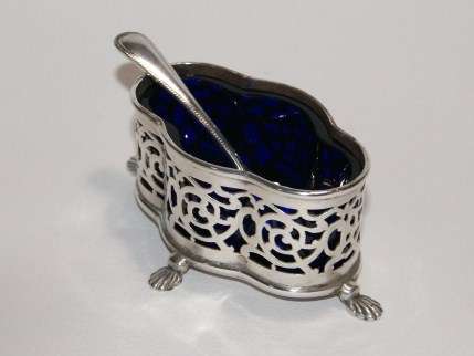 HALLMARKED SILVER MUSTARD POT WITH BLUE LINER AND SPOON