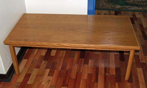 MODERN SOLID OAK COFFEE / MAGAZINE TABLE