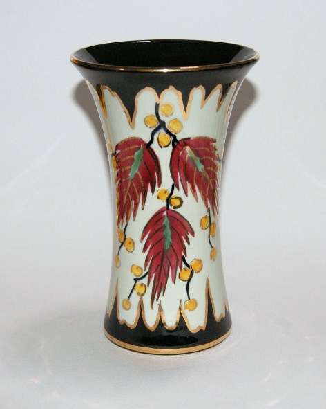 BEAUTIFUL GOUDA VASE ("REGINA", 1898 - 1979)