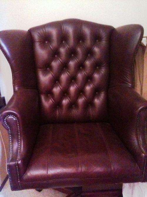 Genuine leather executive swivel chair
