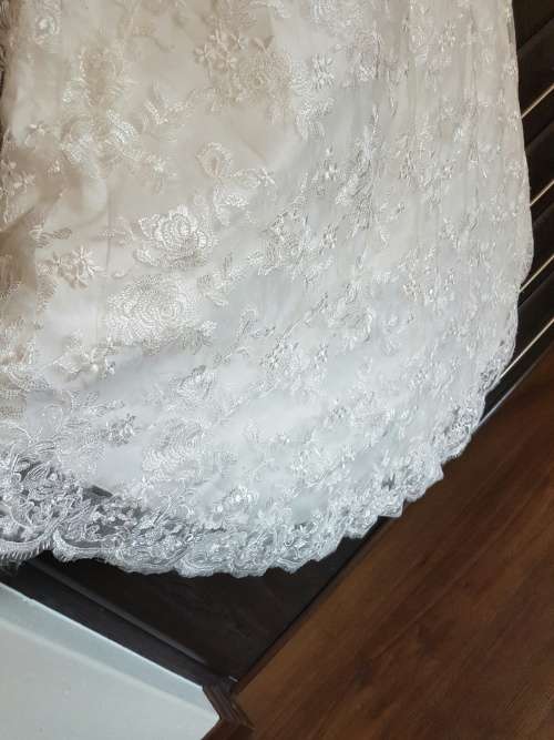 TODAY ONLY -- DISCOUNT -- Lace Wedding Dress - Size 32 (8)