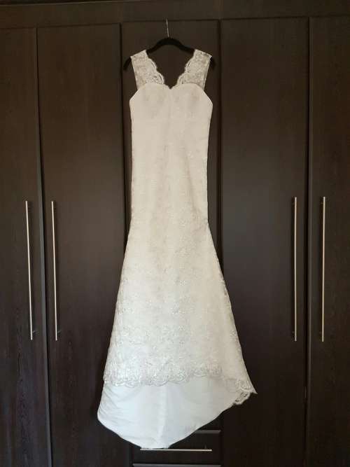 TODAY ONLY -- DISCOUNT -- Lace Wedding Dress - Size 32 (8)