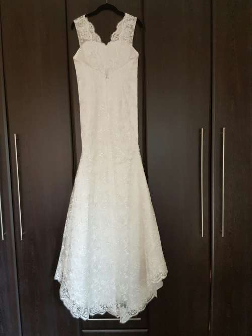 TODAY ONLY -- DISCOUNT -- Lace Wedding Dress - Size 32 (8)