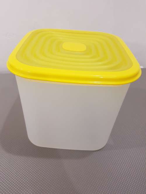 Tupperware Square 3