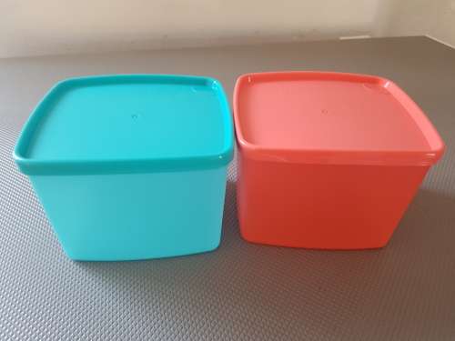 Tupperware Medium Square Round (Set of 2)