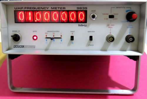 VINTAGE RACAL U.H.F FREQUENCY METER  10 Hz TO 560 MHz