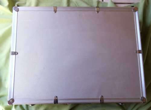 SUITCASE STYLE, PADDED ALUMINIUM DISPLAY/STORAGE/CARRY CASE