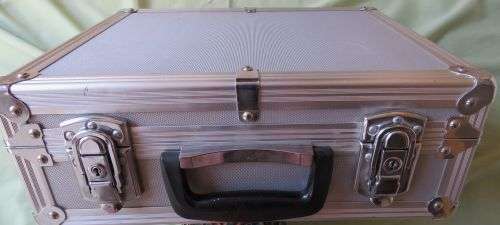 COMPACT SUITCASE STYLE, PADDED ALUMINIUM STORAGE/CARRY CASE