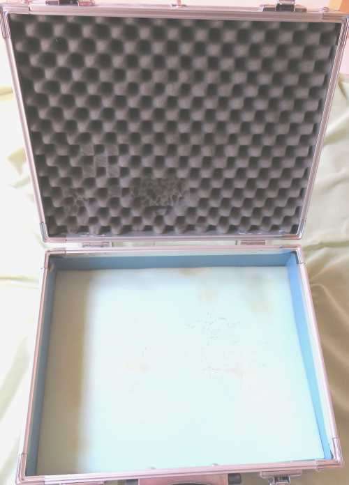 COMPACT SUITCASE STYLE, PADDED ALUMINIUM STORAGE/CARRY CASE