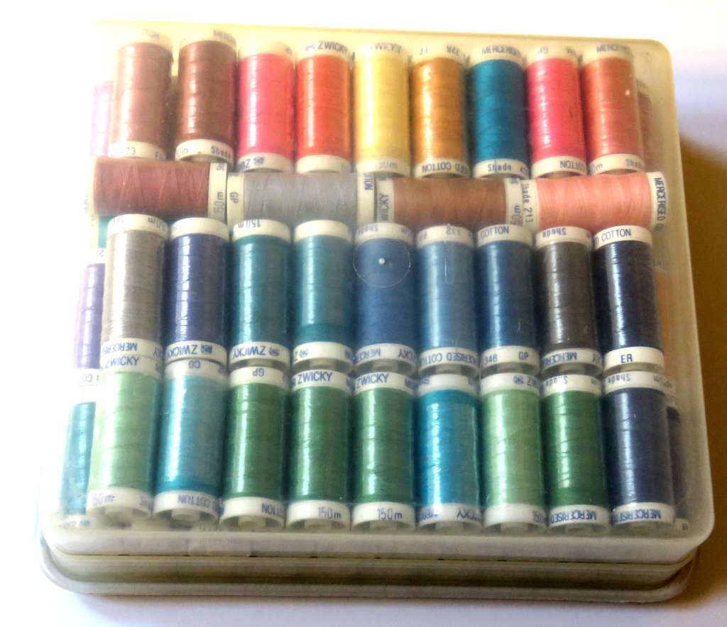 OLDER CONTESSA SEWING MACHINE BY ELNA IN EXCELLENT CONDITION