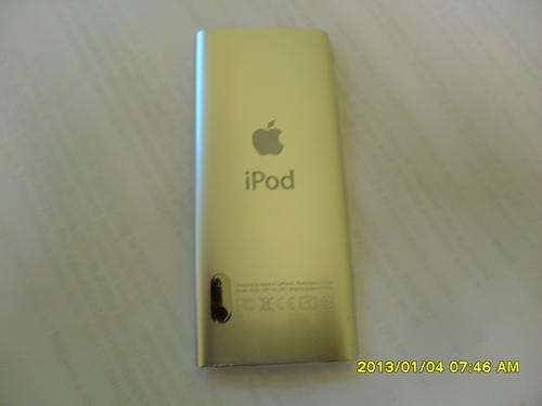 APPLE IPOD  NANO A1320   8 gb  with  camera .