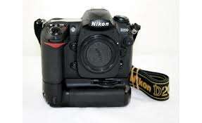 NIKON  D 200   BODY .