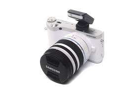 BRAND NEW  SAMSUNG NX 300 BRAND NEW IN BOX/ 20.3MP /18-55 OIS LENS /HOOD / SEF8A FLASH & ACCESSORIES