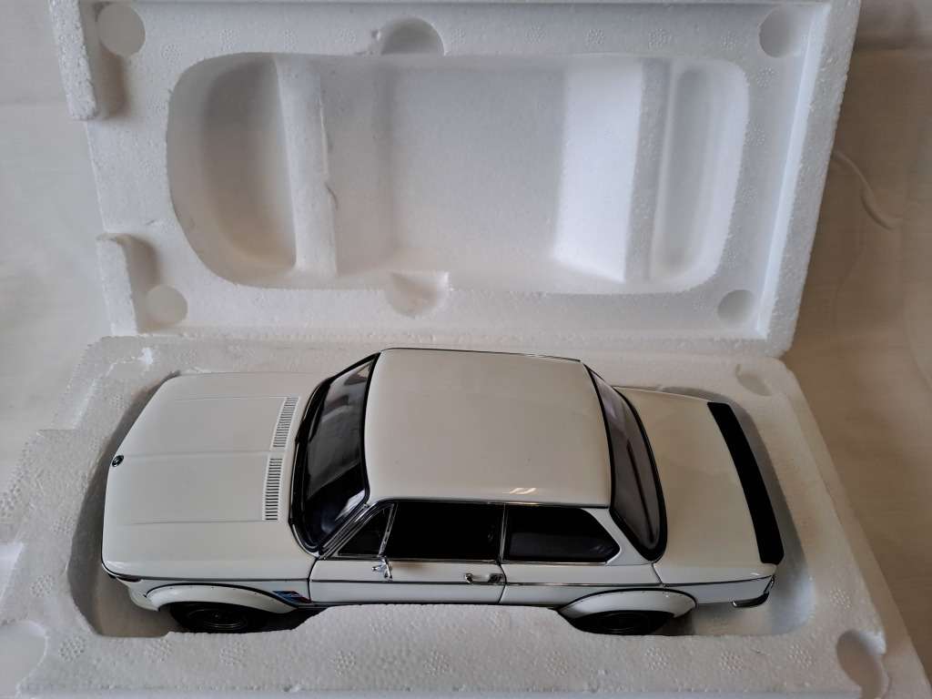 BMW 2002 TURBO Scale 1:18