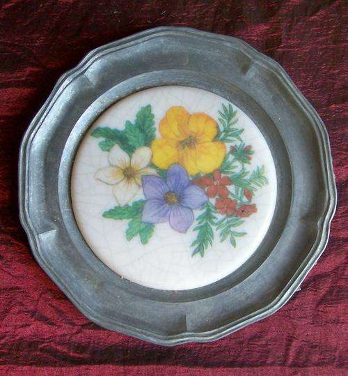 SMALL TIAWANESE METAL WALL HANGING