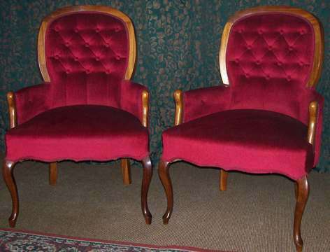 *** BEAUTIFUL PAIR OF QUEEN ANNE CHAIRS ***