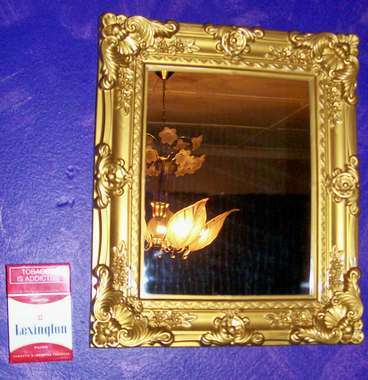 * BEAUTIFUL ANTIQUE LOOKING FRAME WITH MIRROR*