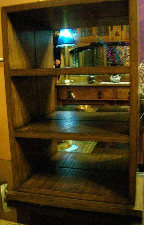 *** A LOVELY SMALL CABINET WITH MIRRORS AND MADE FROM SOLID OAK ***