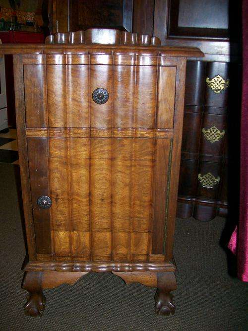 *** SOLID & BEAUTIFUL KIAAT BALL & CLAW BEDSIDE PEDESTAL ****