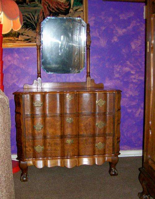EXCEPTIONAL AND UNIQUE LITTLE  BALL & CLAW CHEST OF DRAWERS WITH MIRROR