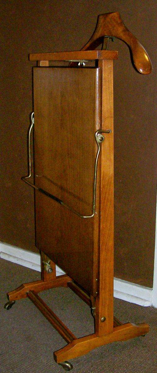 *** VINTAGE SOLID WOODEN DUMB VALET ***