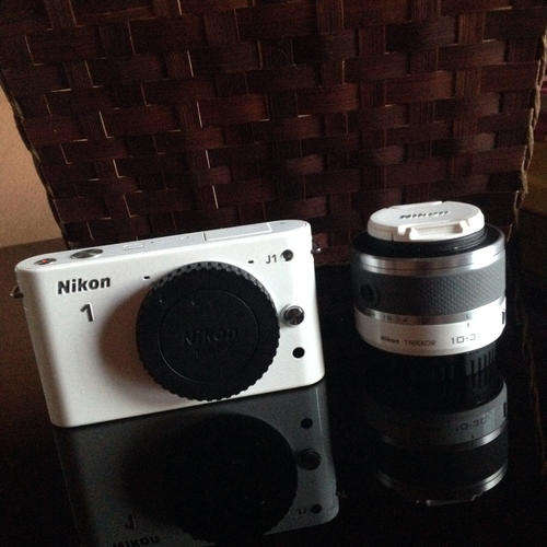 Nikon J1 (white)