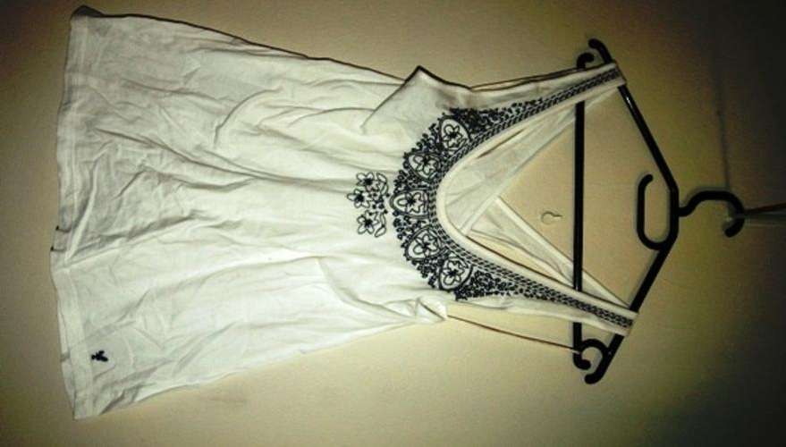 American Era white top with navy embroidery size L