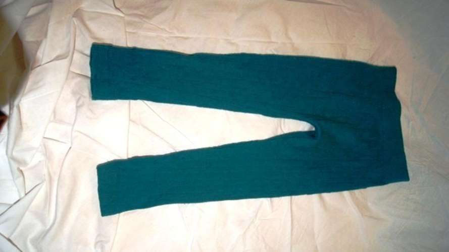 Green knitted leggings size 2-4yrs