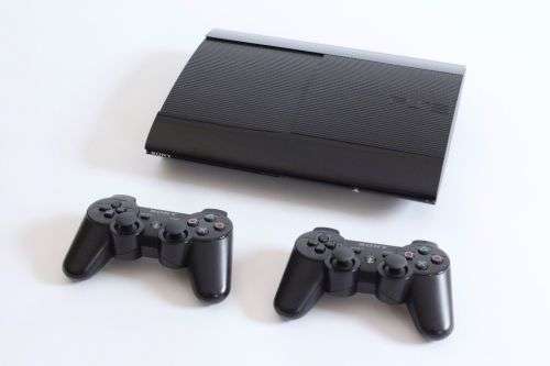 SONY PS3 500GB CONSOLE WITH 2 ORIGINAL SONY PS3 CONTROLLERS IN BRILLIANT CONDITION IN THE BOX