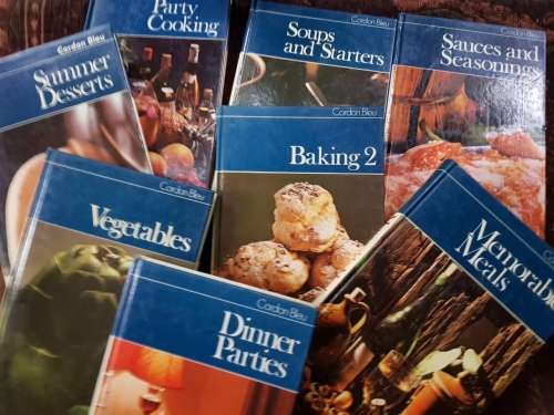 Cordon Bleu, set of 9 book cooking books  ! Recipe books
