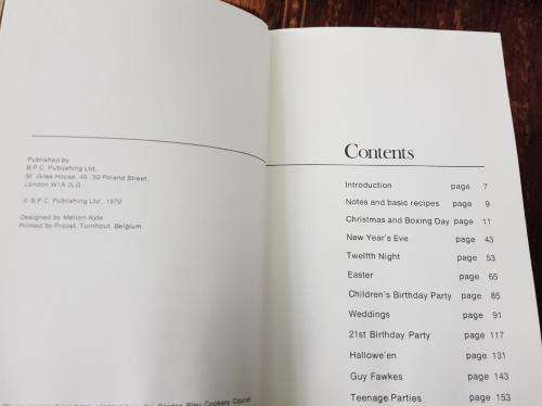 Cordon Bleu, set of 9 book cooking books  ! Recipe books