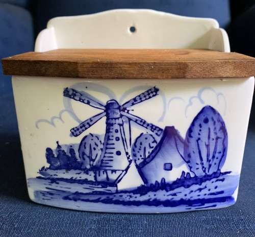 Vintage Delft look salt box cellar