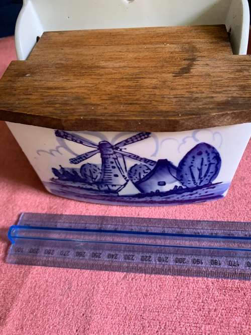 Vintage Delft look salt box cellar