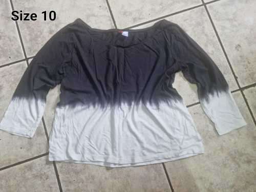 100pc Ladies preloved clothing.  perfect for reselling