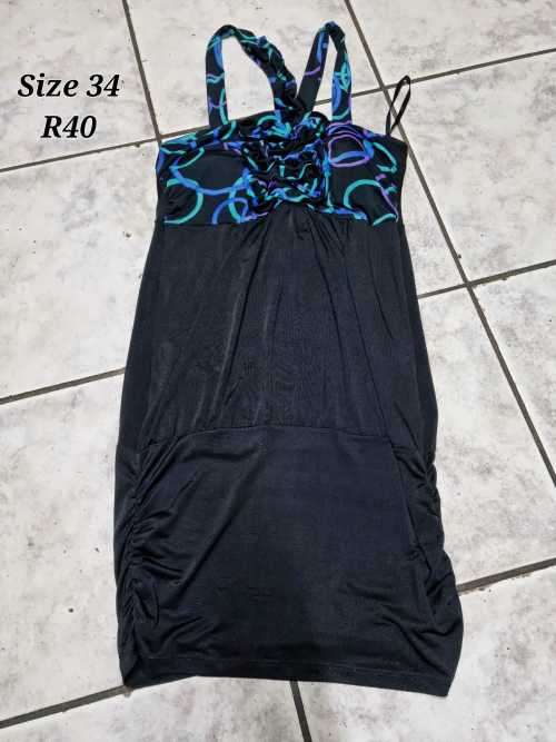 100pc Ladies preloved clothing.  perfect for reselling