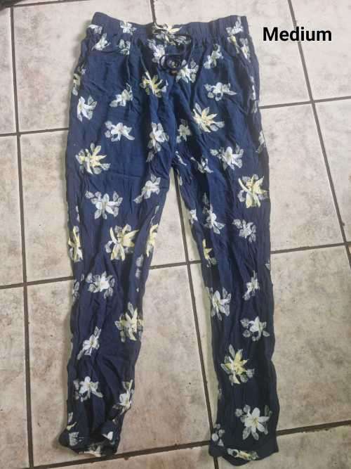 100pc Ladies preloved clothing.  perfect for reselling