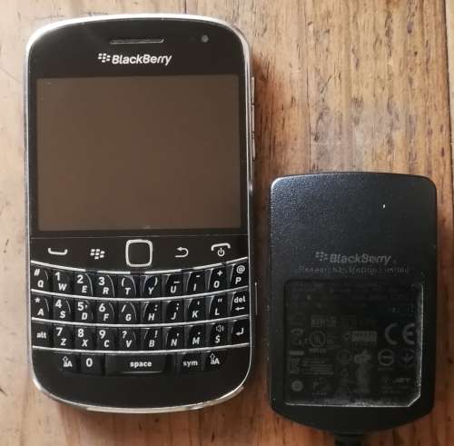 BLACKBERRY BOLD 9900 - @ R1 no reserve - PLEASE READ DISCRIPTION