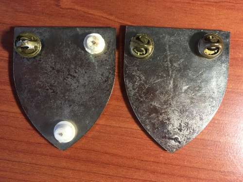 A pair of 1 Recce Regiment Shoulder flashes