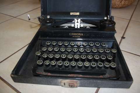 Typewriter  and box - Corona junior