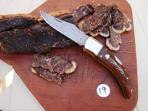 EKSKLUSIEWE GESKENK. DAMASCUS Biltong Mes vir die MAN, SEUN, PA of SKOON PA in jou lewe