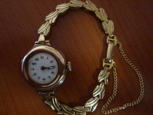 Vintage Mechanical watch in Solid Gold case with Enamel dial. +- 100 years old. Running